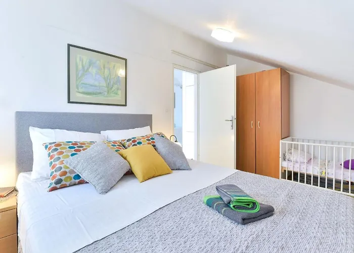Apartment Valentina-1 By Interhome Pridraga